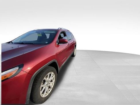 Used 2017 Jeep Cherokee Latitude w/ Comfort & Sound Group image 2