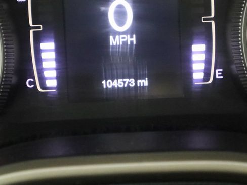 Used 2015 Jeep Cherokee Latitude w/ Comfort/Convenience Group FWD image 32