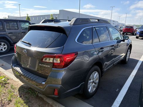 Used 2018 Subaru Outback 2.5i Premium AWD/4WD image 6