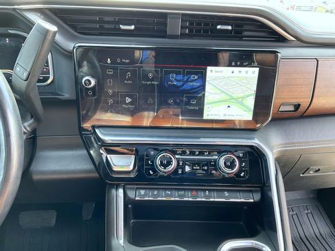 Used 2025 GMC Sierra 2500 Denali Ultimate image 13