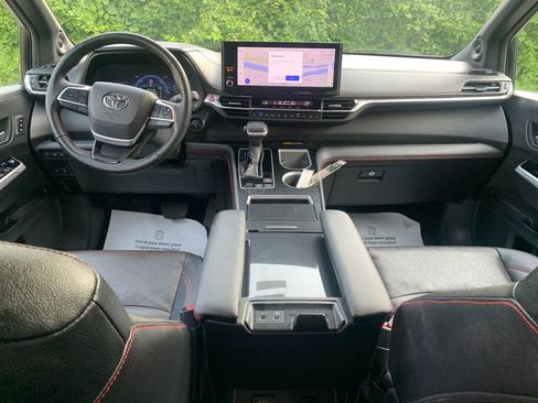 Used 2025 Toyota Sienna XSE w/ XSE Premium Package AWD/4WD image 16