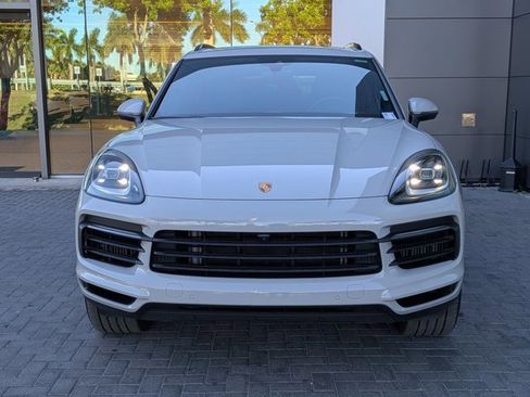 Used 2023 Porsche Cayenne Platinum Edition image 2