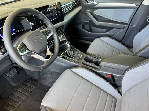 New 2025 Volkswagen Jetta SE image 10