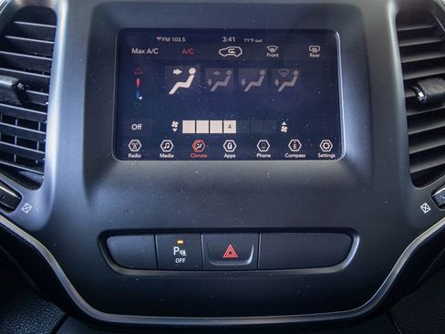 Used 2019 Jeep Cherokee Latitude Plus image 4