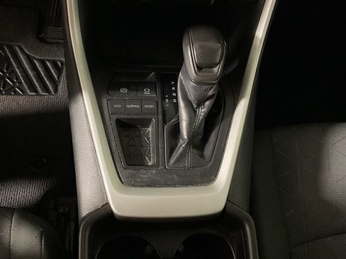 Used 2021 Toyota RAV4 XLE image 27