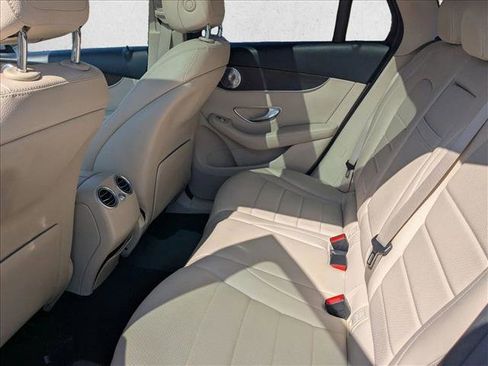 Used 2019 Mercedes-Benz GLC 350e 4MATIC image 18