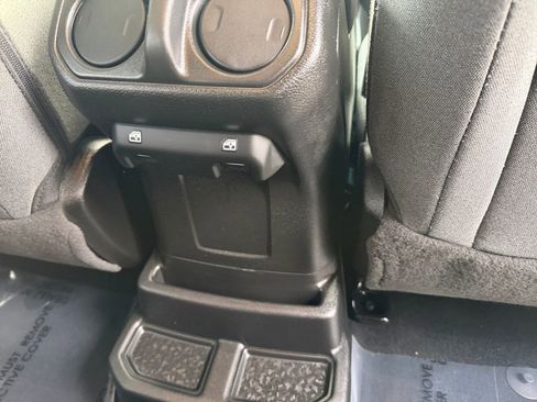 Used 2024 Jeep Wrangler Unlimited image 16