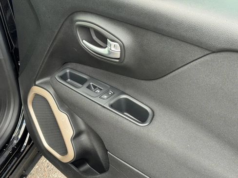 Used 2016 Jeep Renegade Sport w/ Power & Air Group image 17