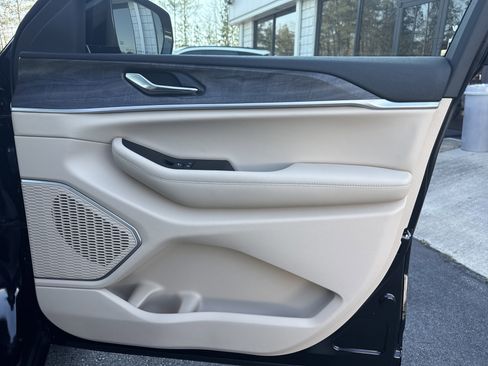 New 2026 Jeep Grand Cherokee Limited w/ Luxury Tech Group II image 18