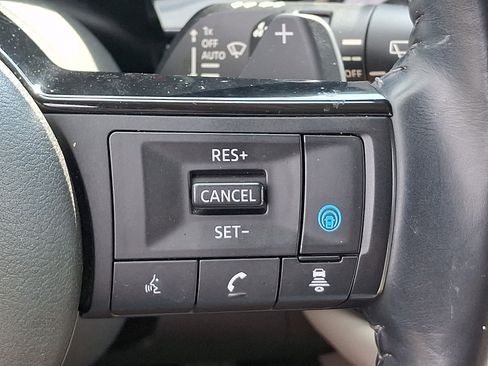 Certified 2022 Nissan Pathfinder Platinum w/ Lighting Package (N92) AWD/4WD image 23