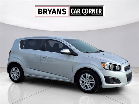 Used 2015 Chevrolet Sonic LT image 16