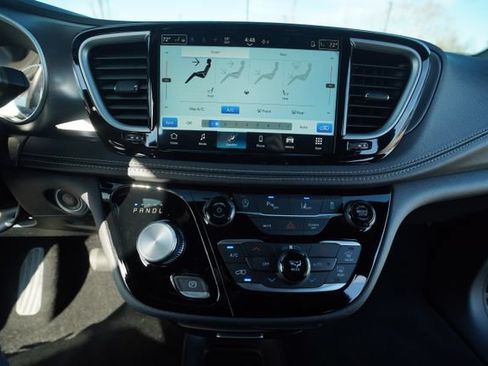 New 2026 Chrysler Pacifica Select FWD image 27