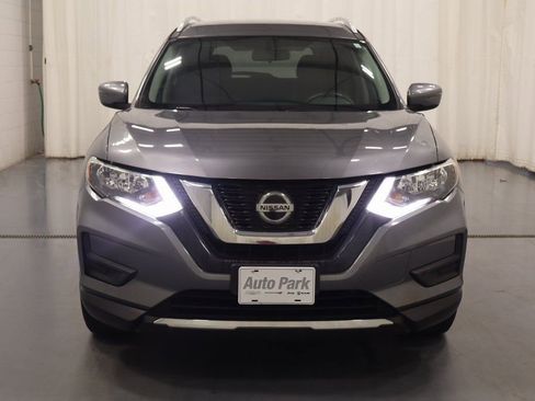 Used 2018 Nissan Rogue SV image 4