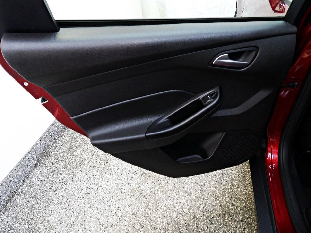 Used 2017 Ford Focus SE FWD image 9