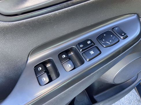 Used 2023 Hyundai Kona SE image 9