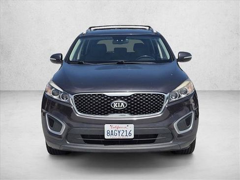 Used 2017 Kia Sorento FWD w/ LX Convenience Package image 2