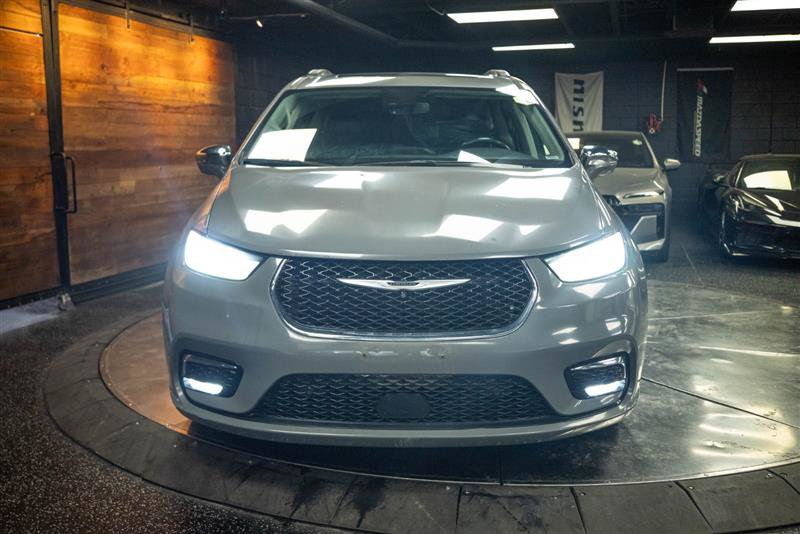 Used 2022 Chrysler Pacifica Limited FWD image 4