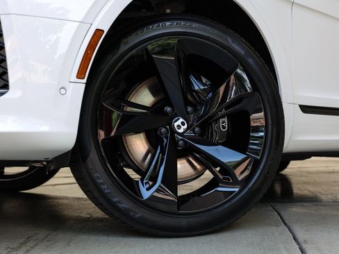 New 2024 Bentley Bentayga image 7