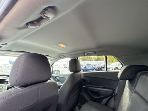 Used 2022 Chevrolet Trax LS w/ Tint and Cruise Package image 19