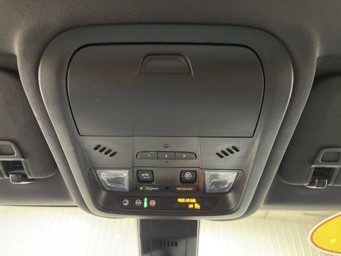 Used 2024 Chevrolet Equinox Premier AWD/4WD image 22