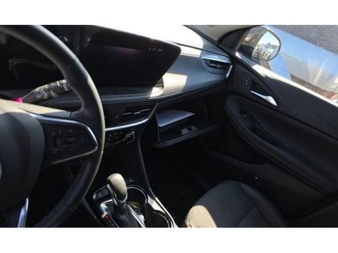 Used 2024 Buick Encore GX Preferred AWD/4WD image 8
