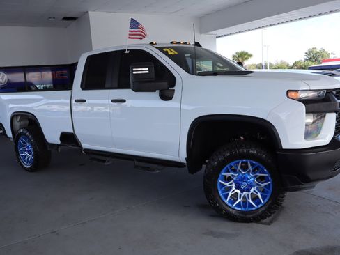 Used 2021 Chevrolet Silverado 2500 W/T w/ WT Convenience Package image 4