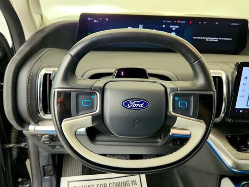 Used 2025 Ford Expedition Platinum w/ Driver's Package AWD/4WD image 13