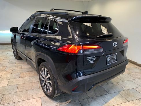 Used 2022 Toyota Corolla Cross XLE w/ Convenience Package image 5