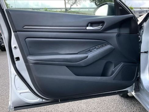 Used 2024 Nissan Altima 2.5 SV FWD image 27