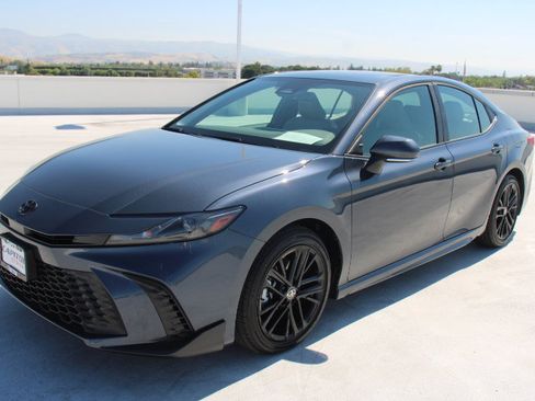 Certified 2026 Toyota Camry SE w/ Convenience Package image 6