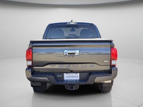 Used 2018 Toyota Tacoma TRD Sport w/ Technology Package AWD/4WD image 20