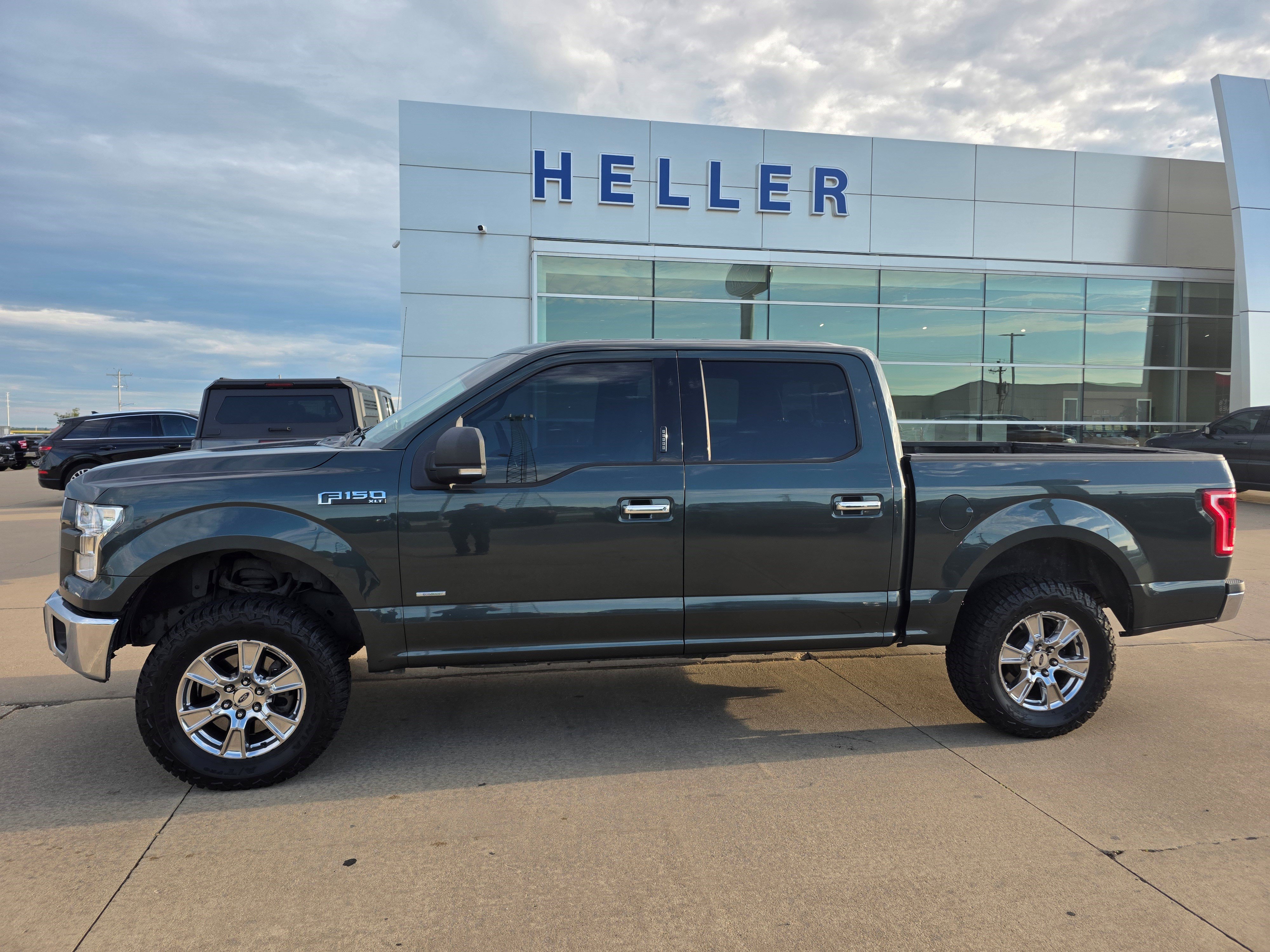 Used 2015 Ford F150 XLT w/ Equipment Group 302A Luxury AWD/4WD image 3