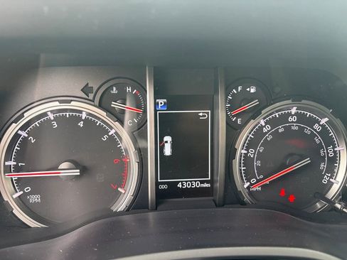 Used 2021 Toyota 4Runner Venture w/ Moonroof Package AWD/4WD image 33
