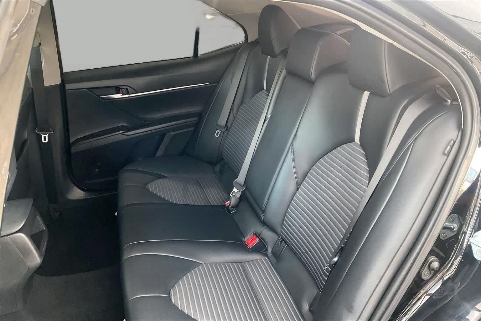 Used 2022 Toyota Camry SE FWD image 21