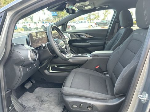 Used 2025 Chevrolet Equinox EV LT w/ Comfort Package image 16