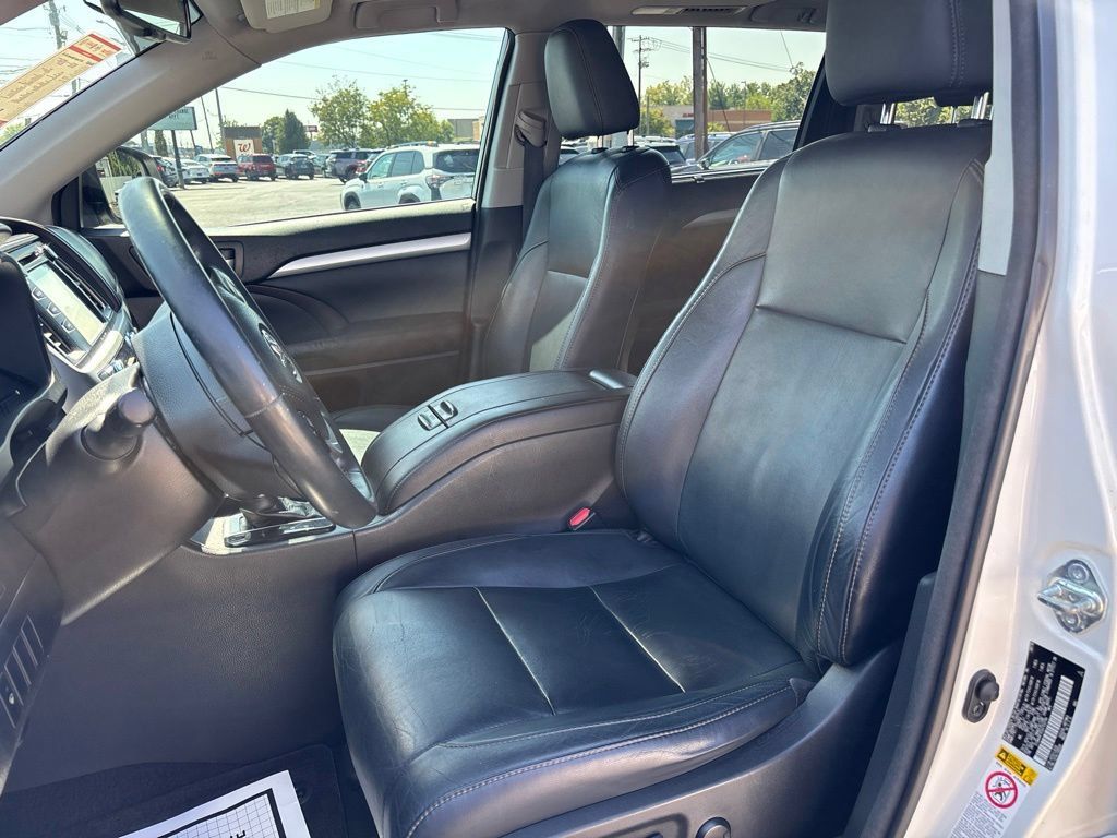Used 2016 Toyota Highlander XLE FWD image 17