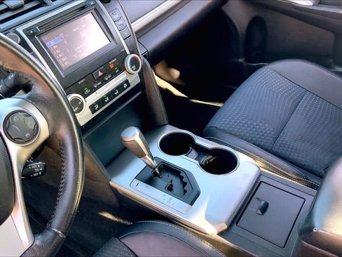 Used 2014 Toyota Camry SE image 15