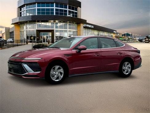 Certified 2025 Hyundai Sonata SE image 2