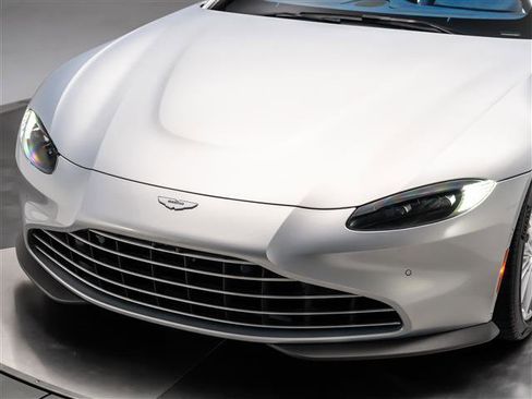 Used 2023 Aston Martin V8 Vantage Roadster image 25