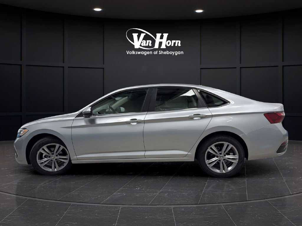 Used 2024 Volkswagen Jetta SE FWD image 4