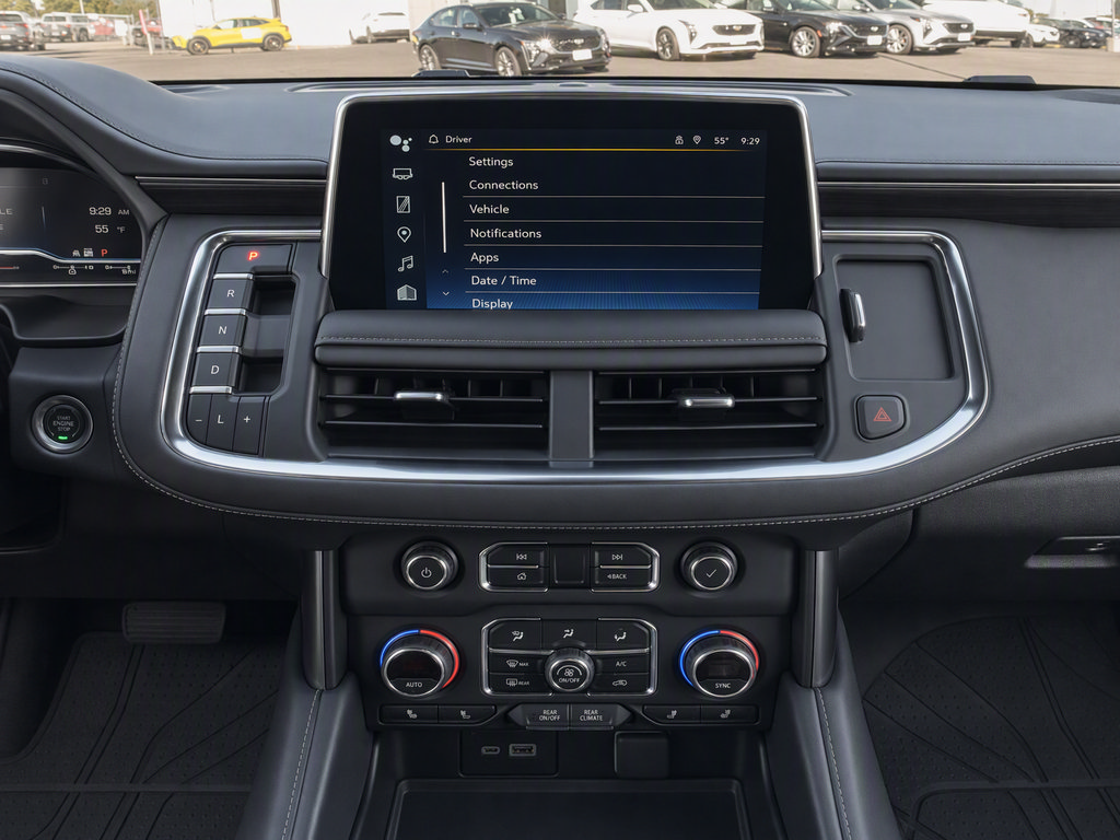 Used 2024 Chevrolet Suburban Z71 w/ Luxury Package AWD/4WD image 8
