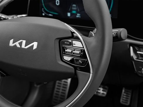 Certified 2025 Kia Niro LX FWD image 45