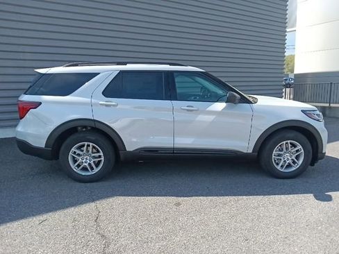New 2026 Ford Explorer Active RWD image 2