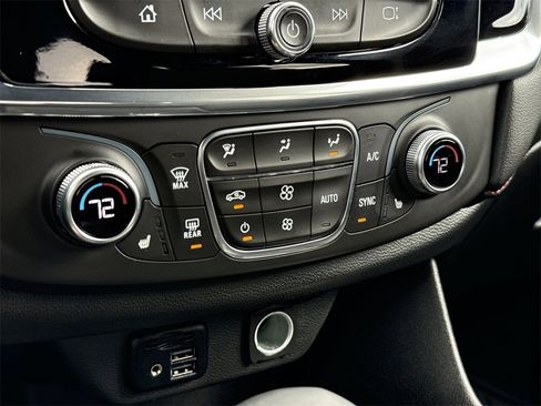 Used 2023 Chevrolet Traverse RS image 16