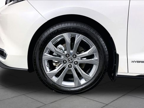 Used 2021 Toyota Sienna Platinum FWD image 11