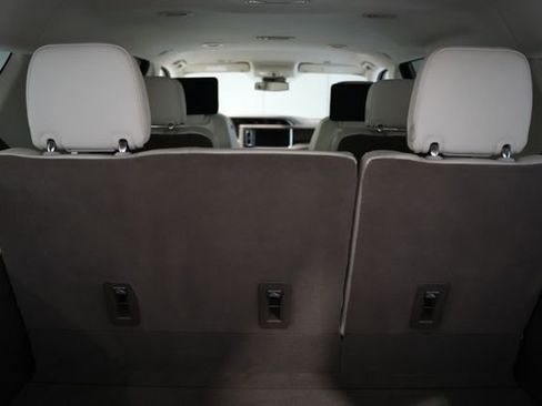 Used 2023 GMC Yukon XL Denali image 10