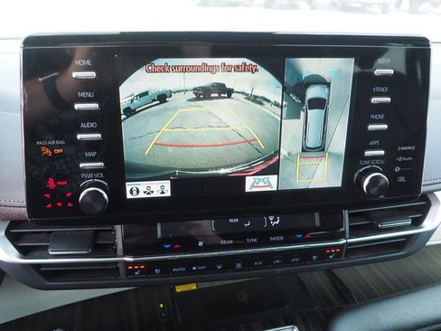 Used 2023 Toyota Sienna Platinum image 26