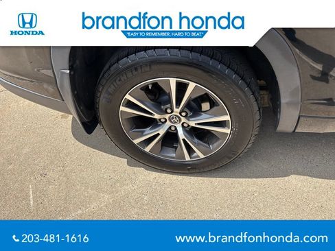 Used 2017 Toyota Highlander Plus AWD/4WD image 34