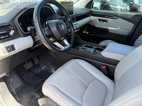 Used 2025 Honda Pilot EX-L image 12
