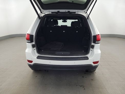 Used 2019 Jeep Grand Cherokee Laredo AWD/4WD image 29
